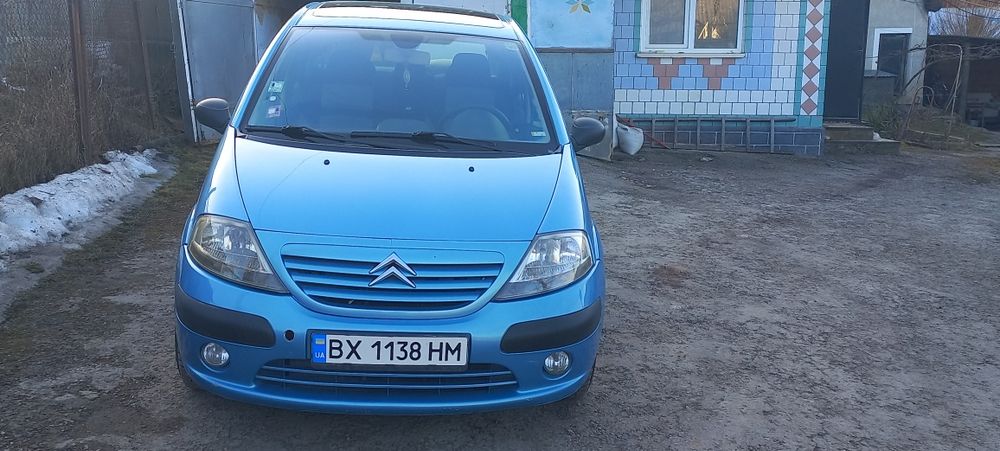 Машина хечбек  Сітроен С3