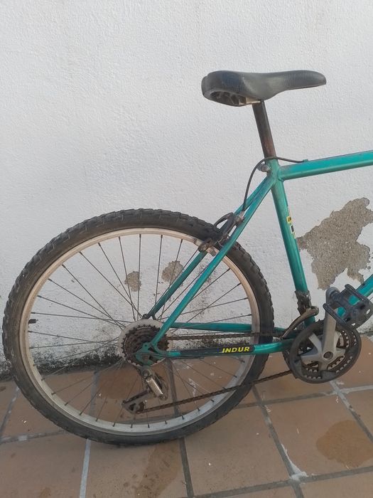 Bicicleta a precisar de manutenção