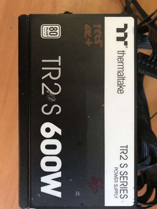 Блок живлення Thermaltake TR2 S Series 600W. Стандарт 80+EU