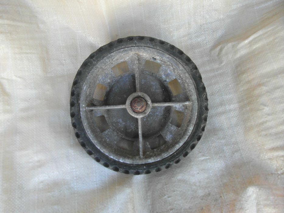 Roda antiga carro mão