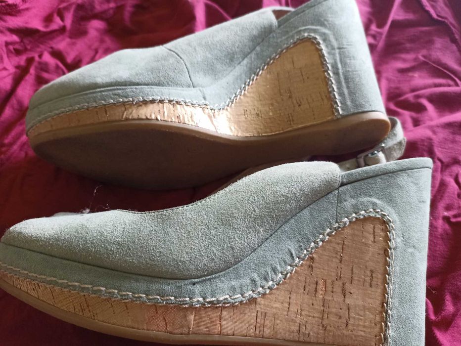 Кожаные босоножки