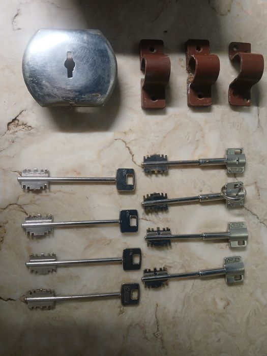 Fechadura de duas trancas em muito bom estadodo