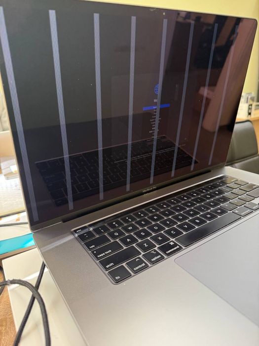 Macbook Pro A2141 16inch 2019 i9/32/1tb/5500m 8gb ДЕФЕКТ