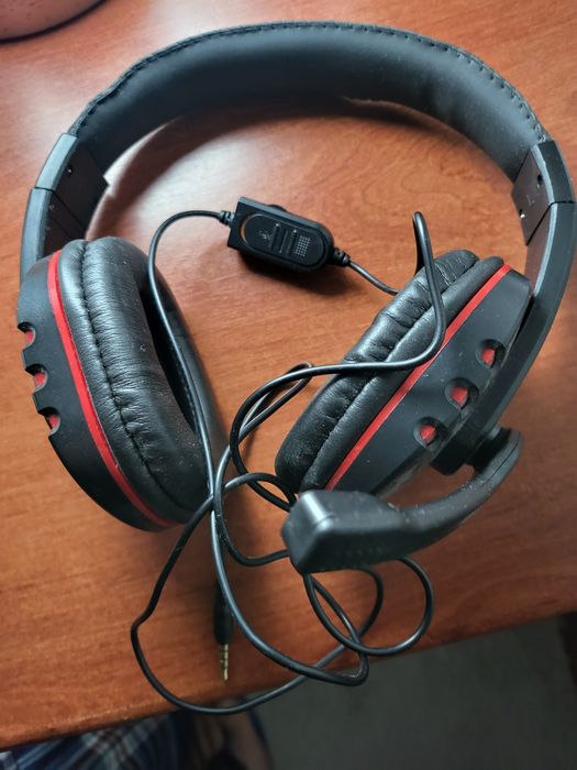 Phones Headsets .