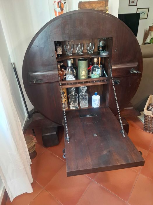 Magnifico bar em castanho maciço