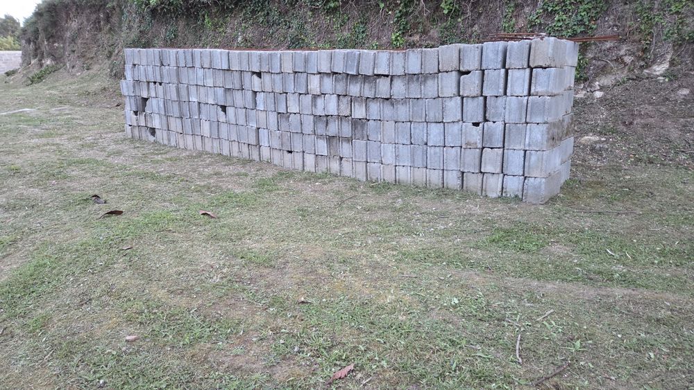 Vende-se 400 blocos antigos