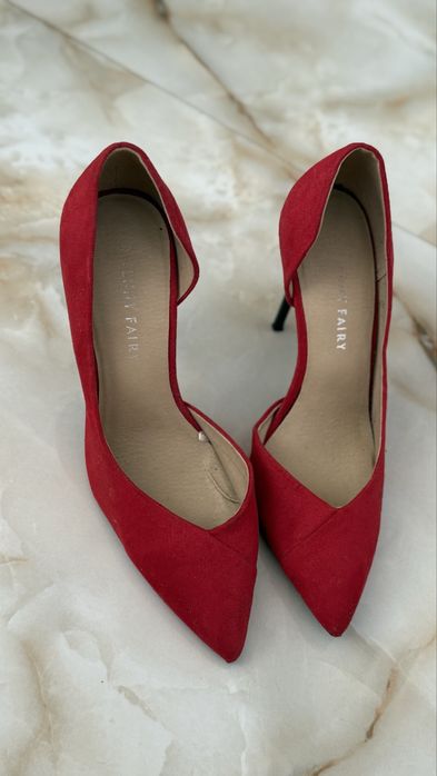Продам червоні туфлі