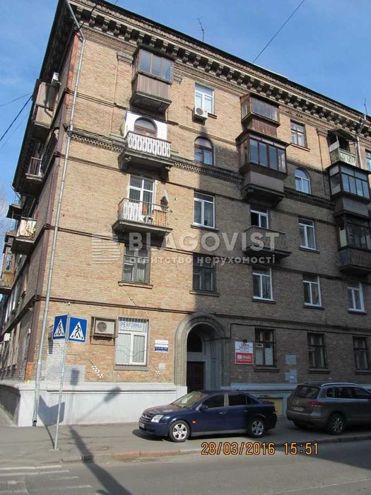 Продаж 2-к квартири Поділ вул. Щекавицька Сталінка цегла