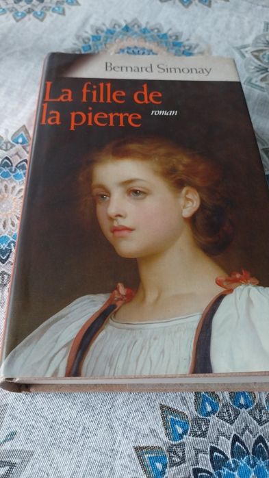 La fille de la Pierre. Portes incluídos