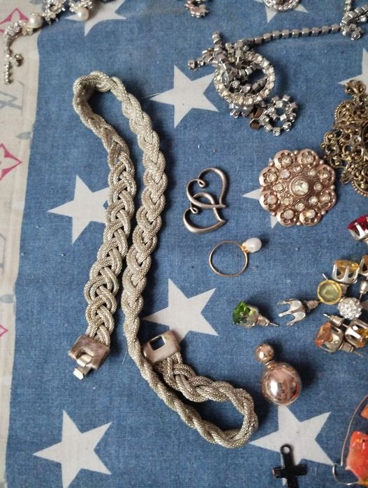 Продам разную бижутерию, цена за всё.