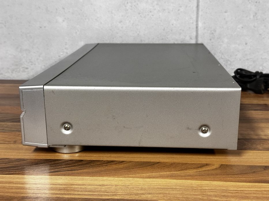 Odtwarzacz Sony CD / SACD SCD-XE597 srebrny