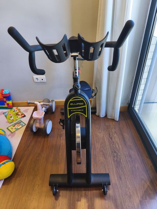 Bicicleta de exercício com pouco uso