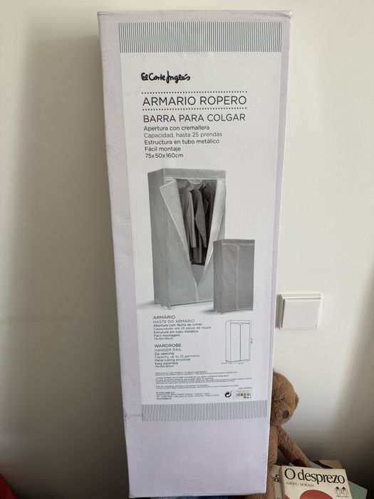 Roupeiro de campismo em tela branca
