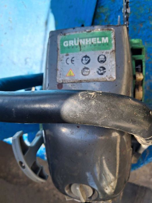 Бензопили Grunhelm GS5200M і Vitals