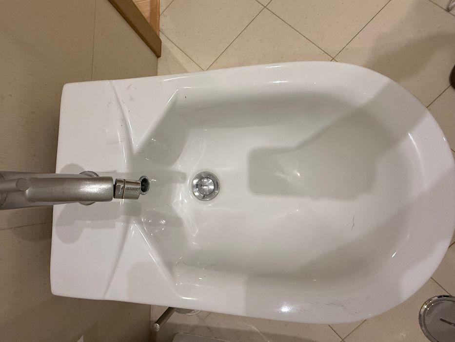 Bidé branco usado