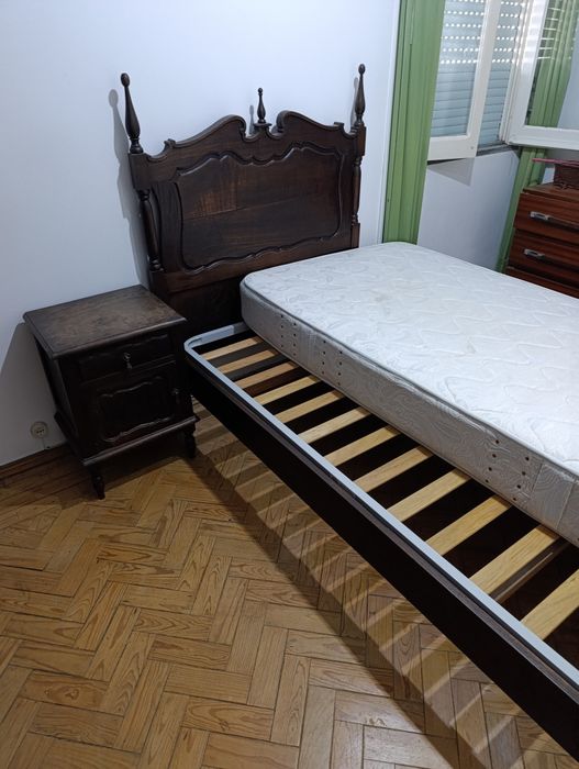 URGENTE  cama individual em madeira com estrado e colchao