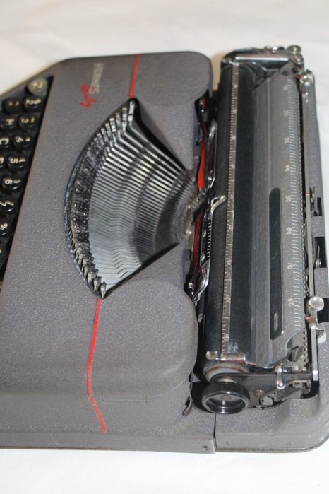 Máquina de escrever Hermes "Baby" anos 50\60