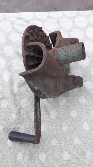 Продам кукурудзолущилка,кукурудзошелушилка.