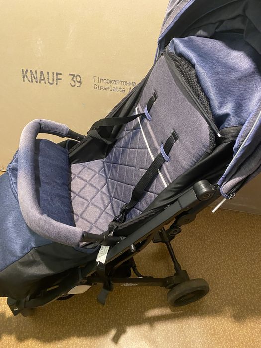 Прогулянкова коляска