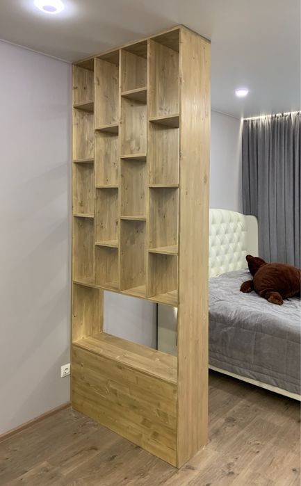 Estante divisória em madeira maciça / Стеллаж из сосны, зонирующий