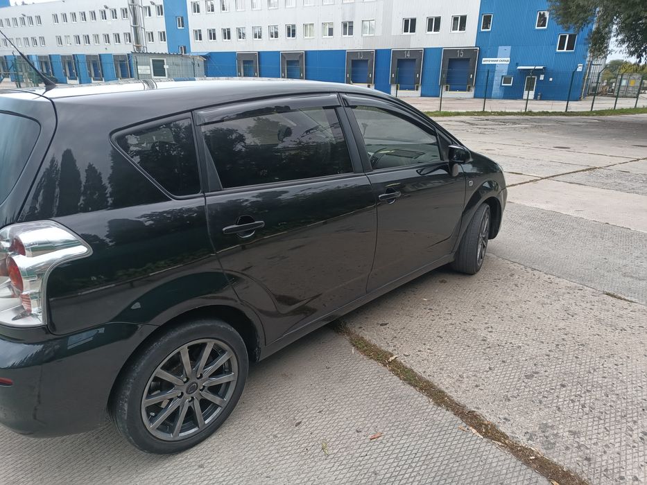 Тойота версо.в гарному стані