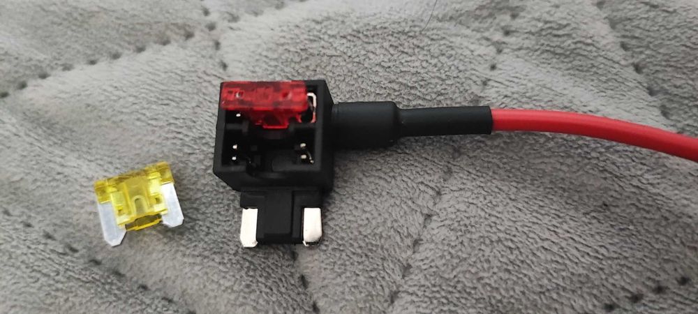 Bezpieczniki midi + rozgałęźnik prądowy samochodowy złodziejka