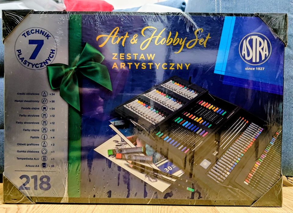 Zestaw artystyczny malarski, 218 elementów. Kredki, farby, pędzle