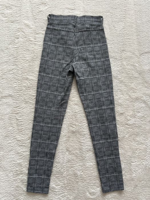 Szare spodnie w kratkę