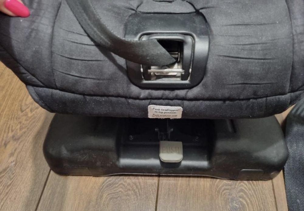 Fotelik Axkid Kidzone 9-25kg tyłem i przodem do kierunku jazdy