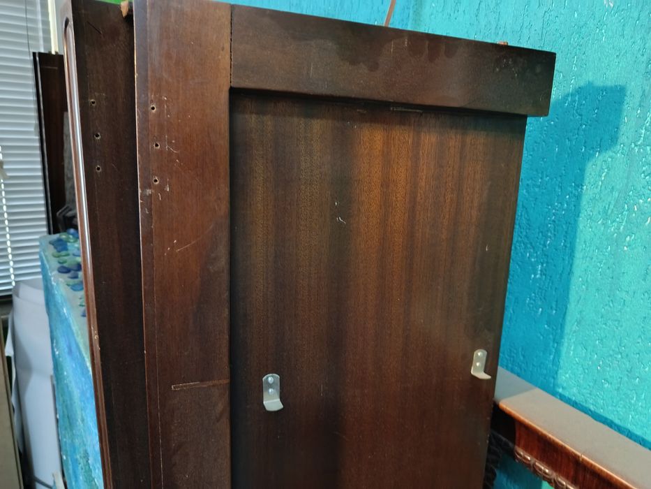 Portas de vitrine com laterais em madeira para transformar