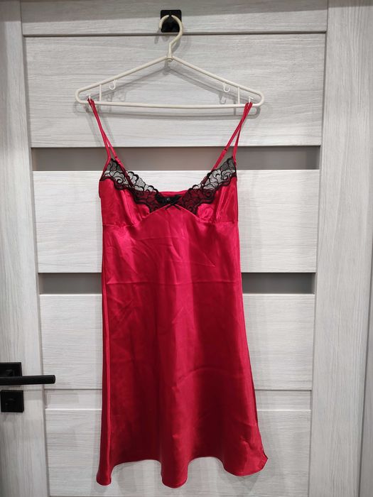 Koszula nocna czerwona satynowa F&F s/m stan bardzo dobry