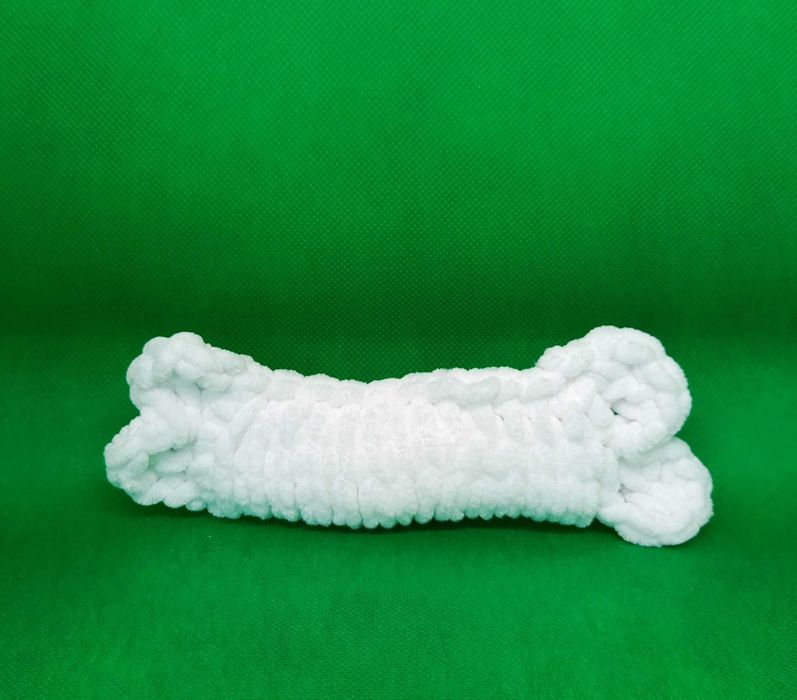 Mała kostka z włóczki bez wypełnienia długość 17 cm
