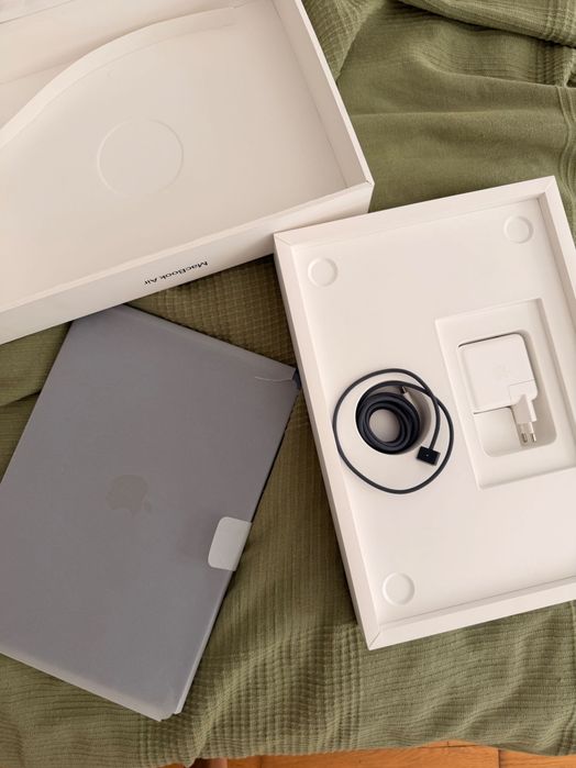 Apple MacBook Air 15″ M4 / 24 GB RAM / 512 GB SSD – stan idealny