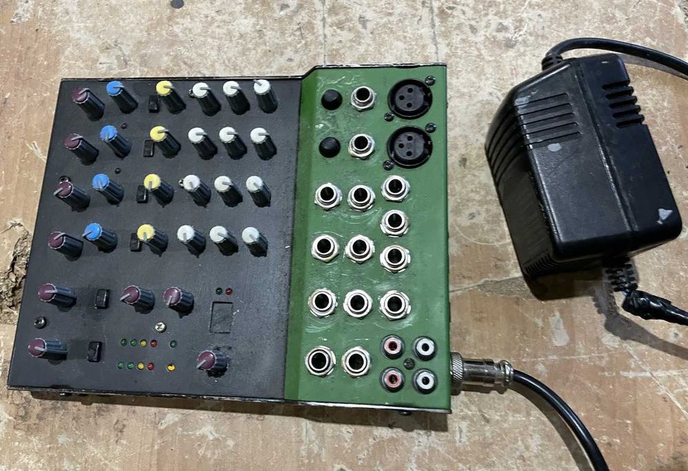 Микшерный пульт Soundcraft компактный