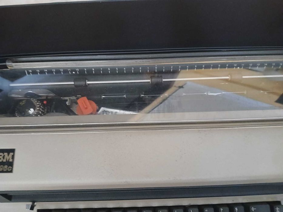 Máquina de Escrever IBM 196C – Vintage Colecionável