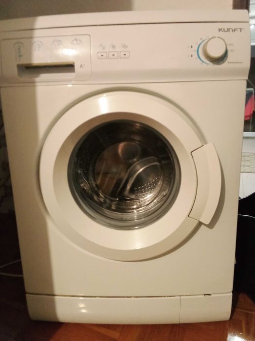 Máquina de roupa kunft pouco usada
