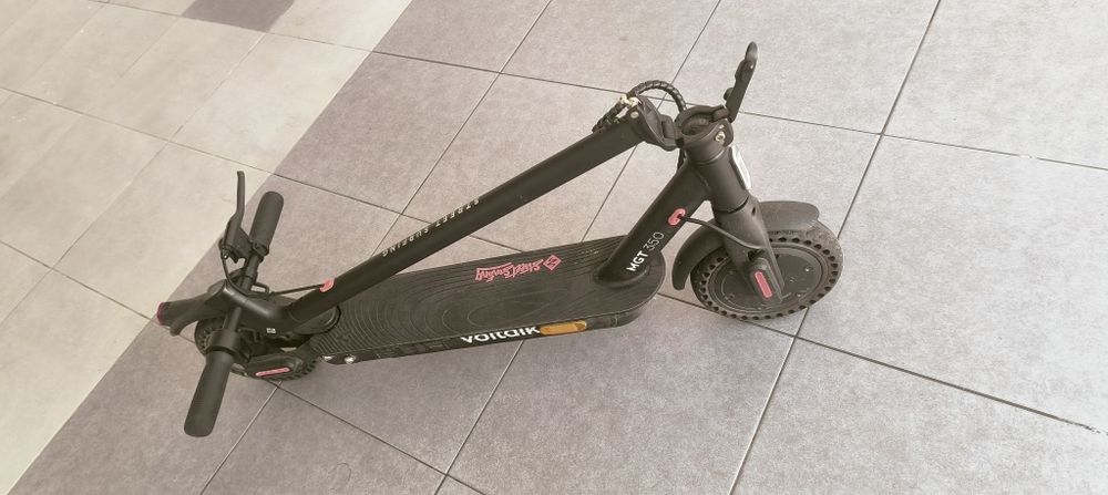 Trotinete elétrica Street Surfing Voltaik MGT 350 preto