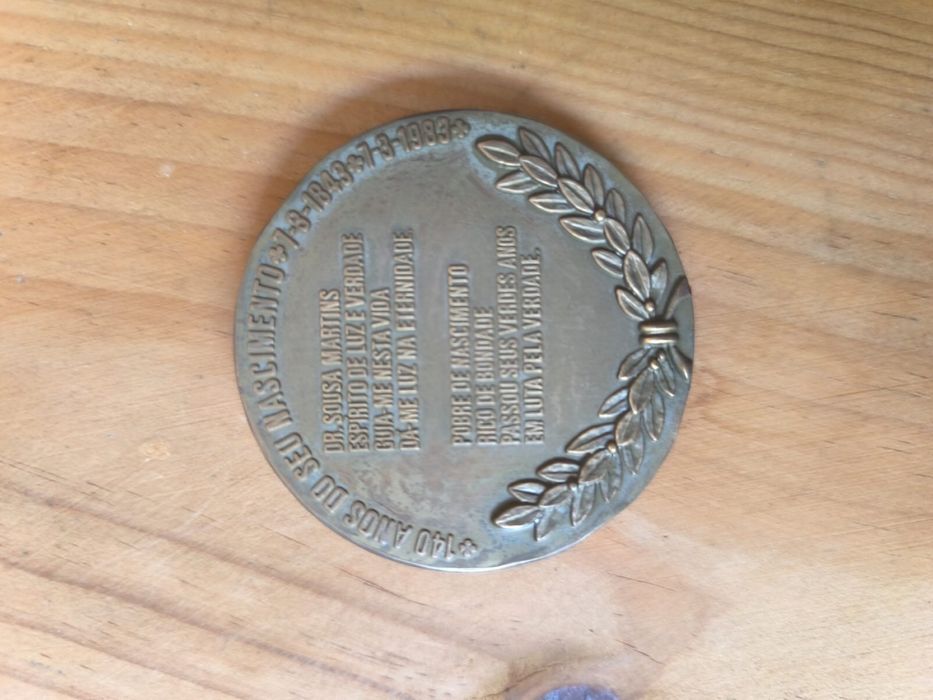 Dr. Sousa Martins — estátua e medalha comemorativa (140 anos)