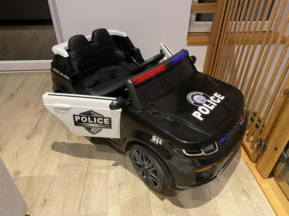 Elektryczne auto policyjne na pilota