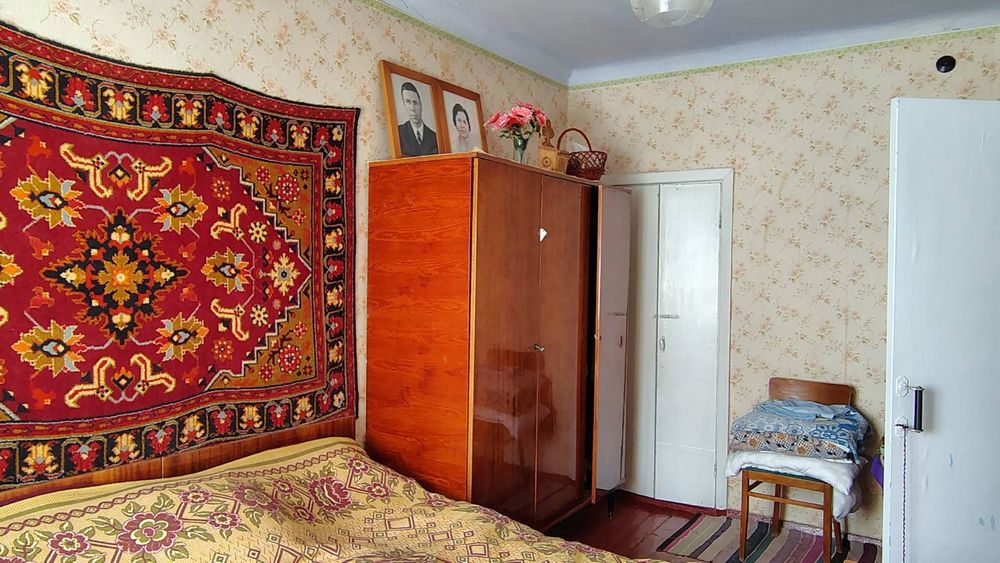 Продається 2--111кімнатна квартира в центрі міста Пирятин