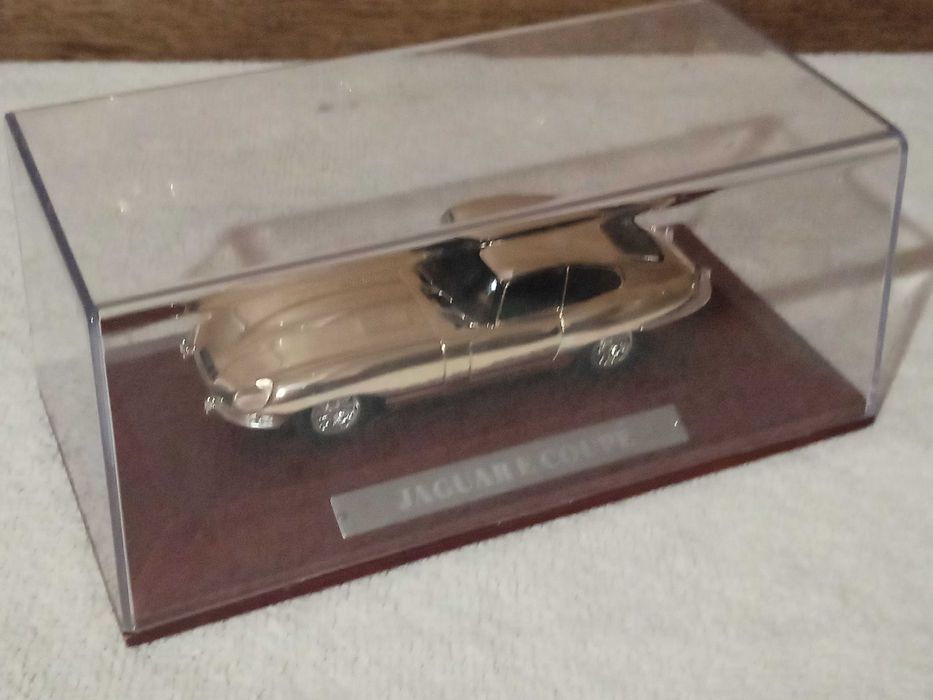 model Jaguar E type coupe