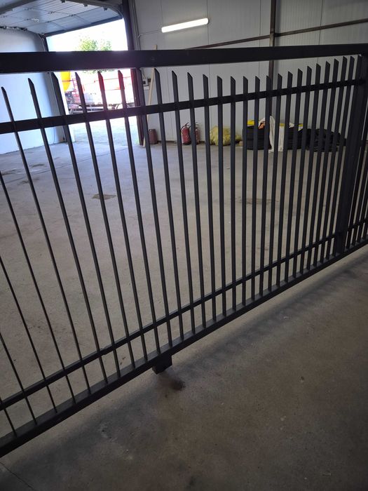 Brama zewnętrzna - stalowa na rolkach