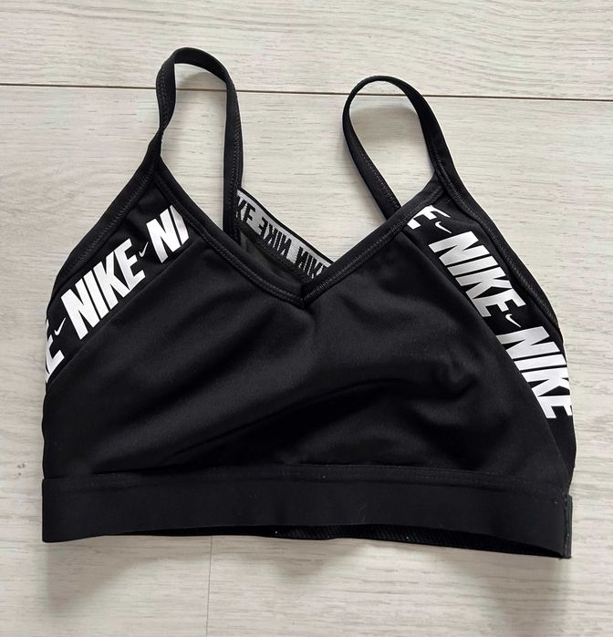 Top damski sportowy Nike