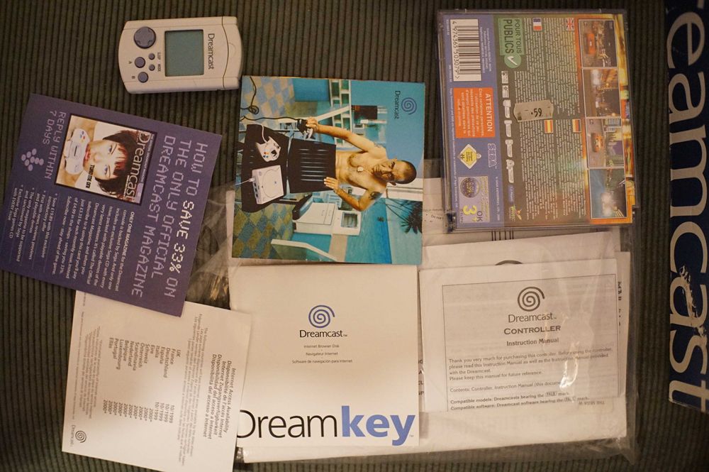 Sega Dreamcast konsola - pudełko, gra MSR, VMU, pad, kable