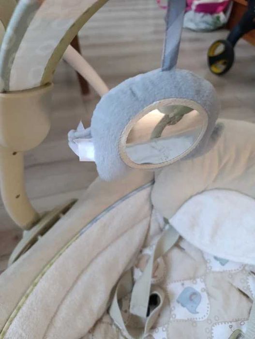 Huśtawka bujak Bright Stars Ingenuity 0+ (baterie w zestawie)