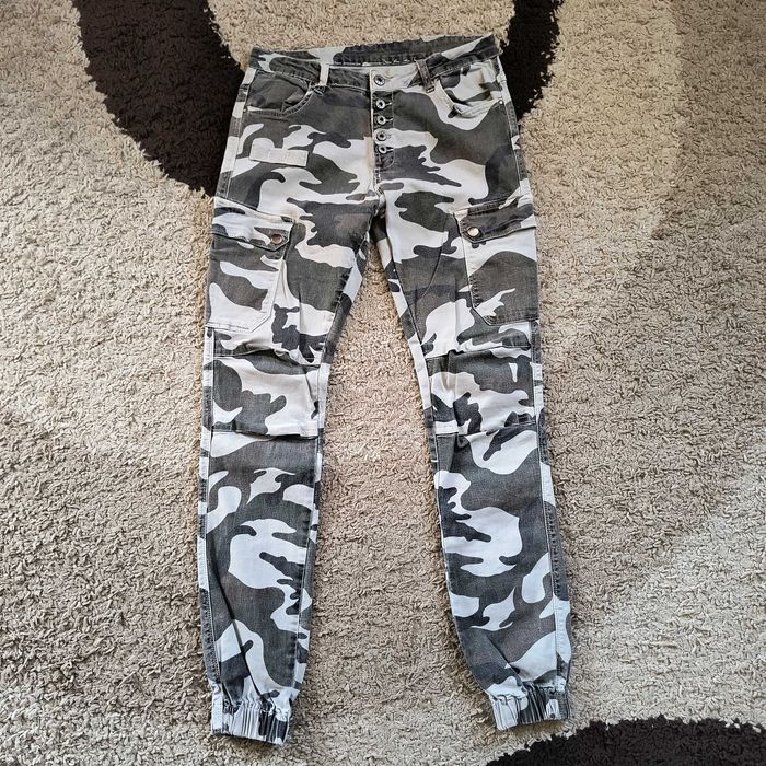 spodnie chłopięce moro joggery rozmiar S (152 cm)