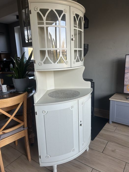 Komoda narożna używana bielona