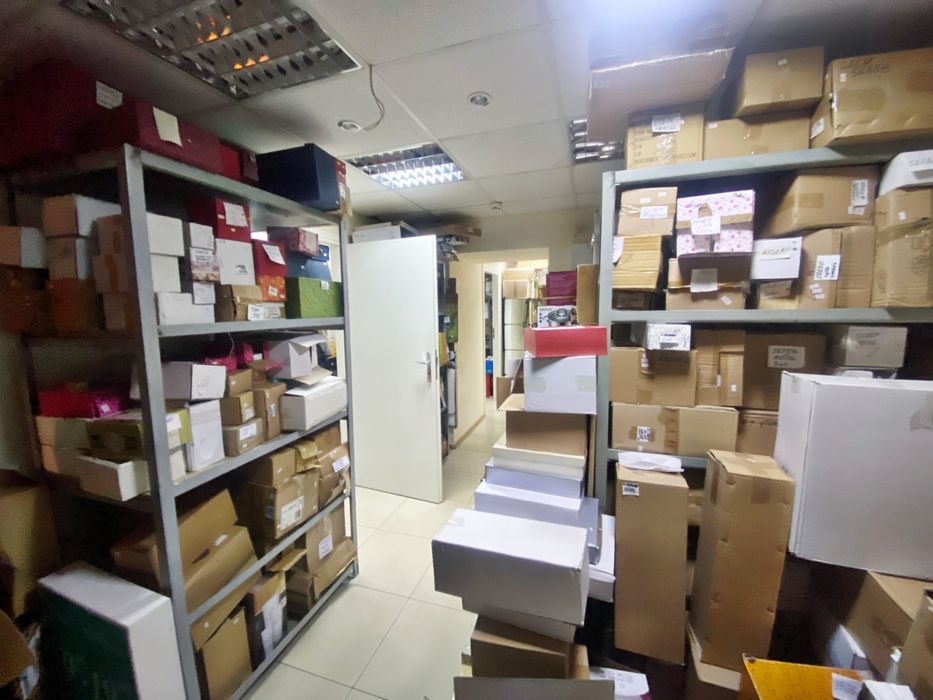 Підвальне приміщення з мармуровими входами р-н пр. Металлург