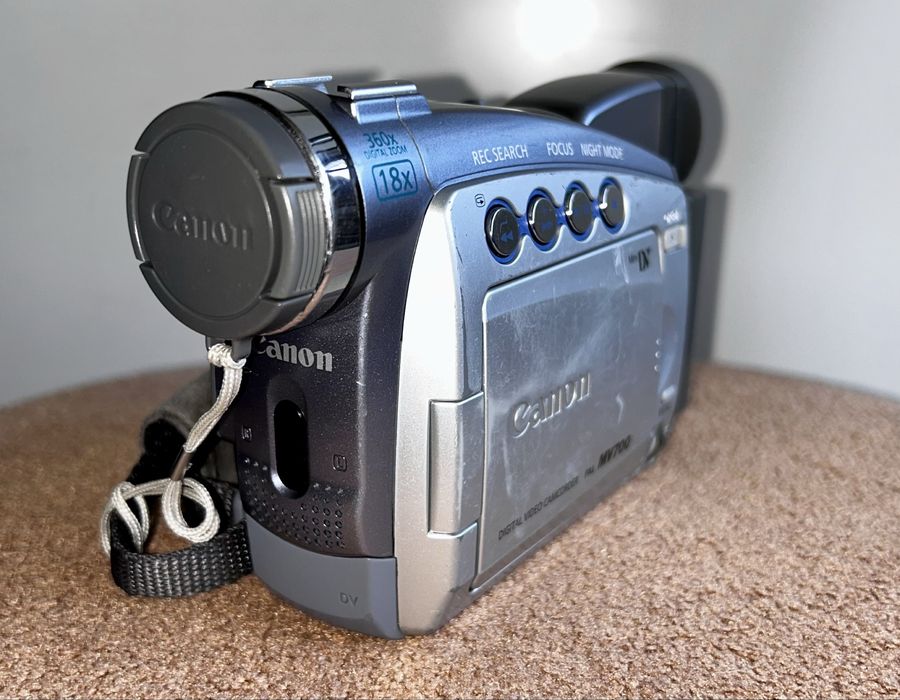 Видеокамера Canon MV700 E