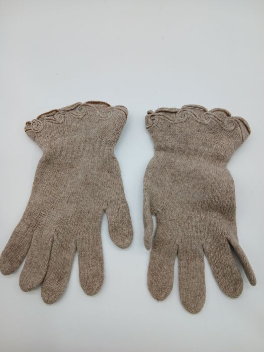 Luvas senhora beje com decoração